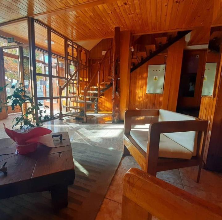 Alojamiento Curru Leuvu Bariloche Hotel Eksteriør billede